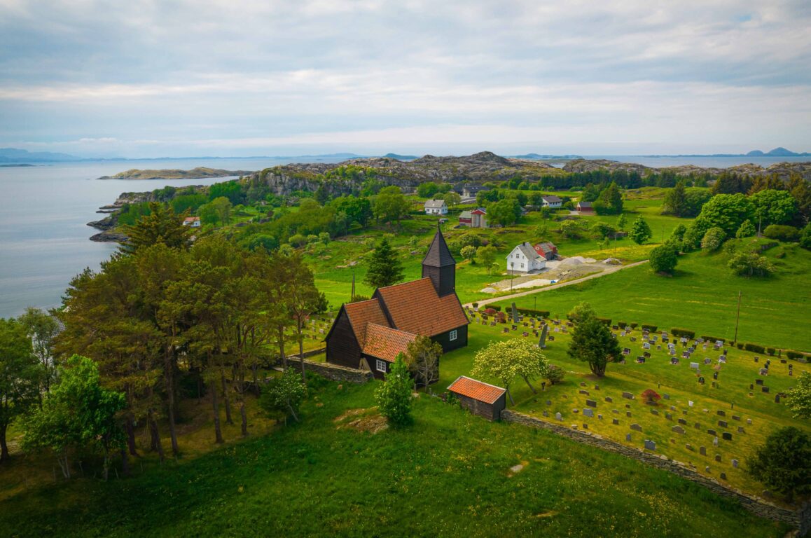 Kyrkje på Atløy